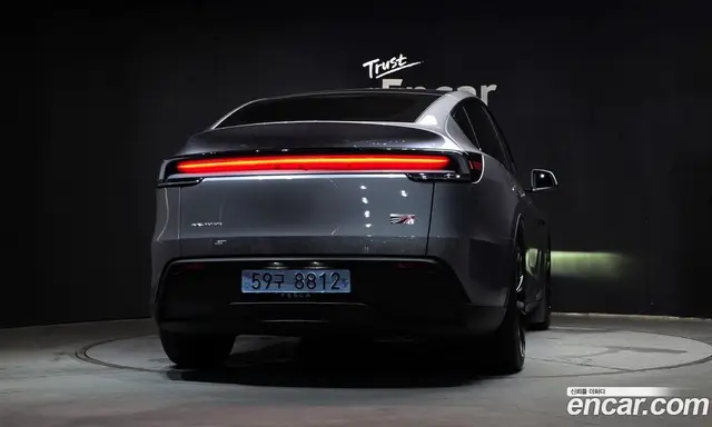 Tesla Model Y 2025 0.2 автомат (гидро), миниатюра 4 Tesla Model Y 2025 0.2 автомат (гидро), миниатюра 4