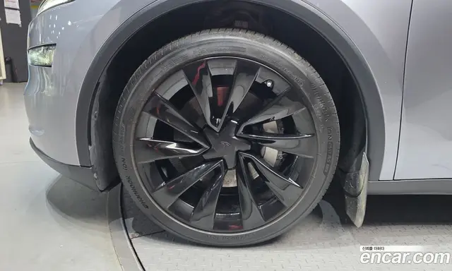 Tesla Model Y 2025 0.2 автомат (гидро), миниатюра 5 Tesla Model Y 2025 0.2 автомат (гидро), миниатюра 5