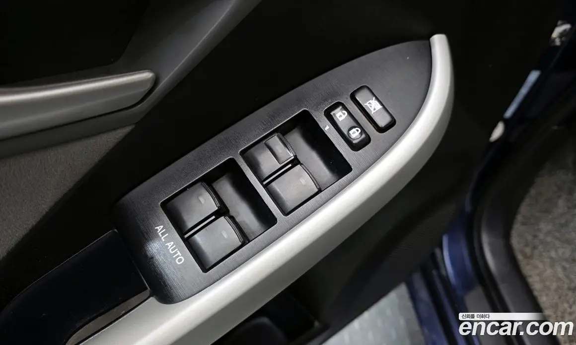 Toyota Prius 2012 1.8 автомат (гидро), фото 11 Toyota Prius 2012 1.8 автомат (гидро), фото 11