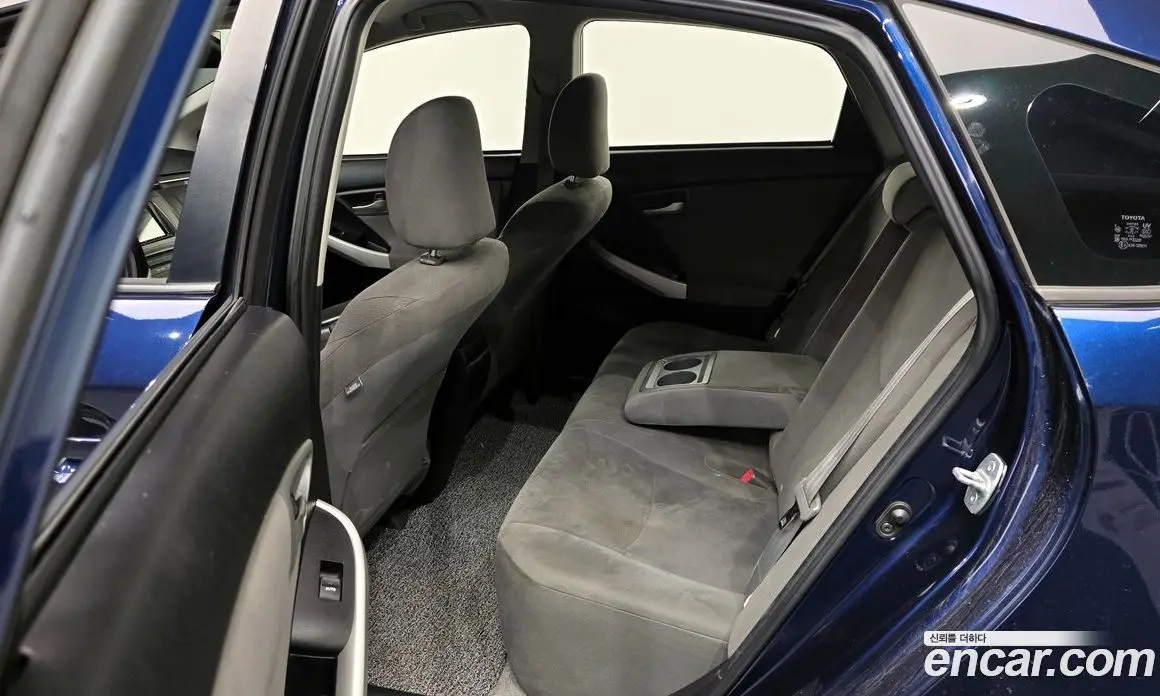 Toyota Prius 2012 1.8 автомат (гидро), фото 20 Toyota Prius 2012 1.8 автомат (гидро), фото 20