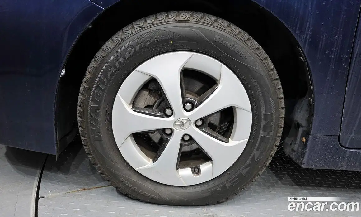 Toyota Prius 2012 1.8 автомат (гидро), фото 5 Toyota Prius 2012 1.8 автомат (гидро), фото 5