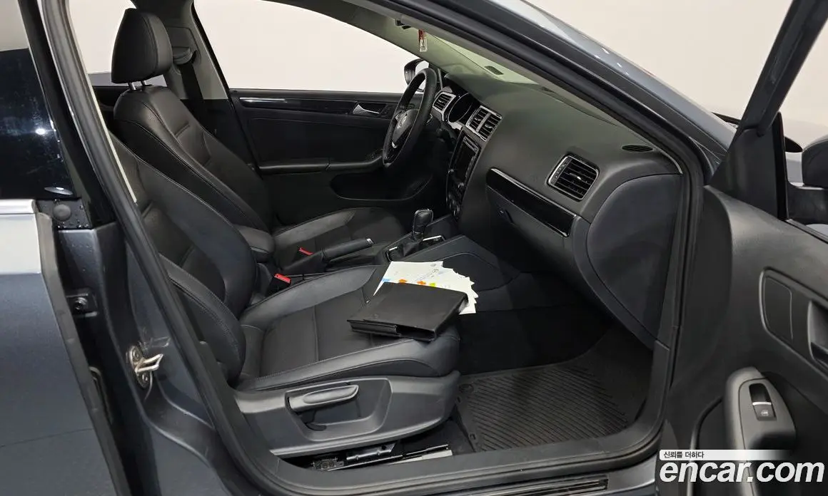 Volkswagen Jetta 2015 2.0 автомат (гидро), фото 11 Volkswagen Jetta 2015 2.0 автомат (гидро), фото 11