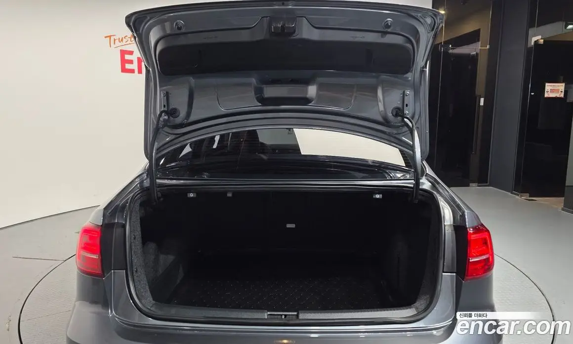 Volkswagen Jetta 2015 2.0 автомат (гидро), фото 20 Volkswagen Jetta 2015 2.0 автомат (гидро), фото 20