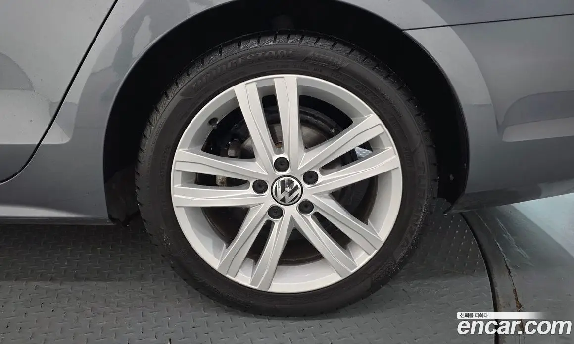 Volkswagen Jetta 2015 2.0 автомат (гидро), фото 5 Volkswagen Jetta 2015 2.0 автомат (гидро), фото 5