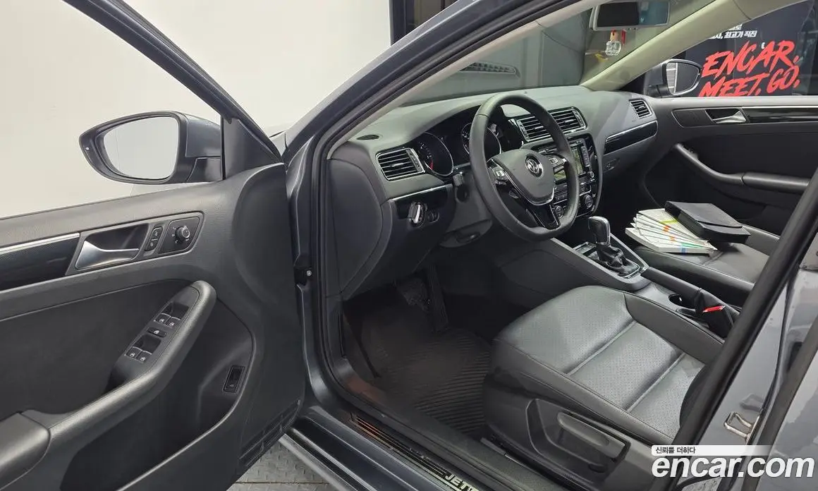 Volkswagen Jetta 2015 2.0 автомат (гидро), фото 10 Volkswagen Jetta 2015 2.0 автомат (гидро), фото 10