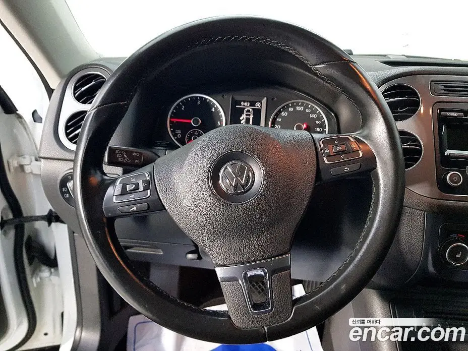 Volkswagen Tiguan 2015 2.0 автомат (гидро), фото 11