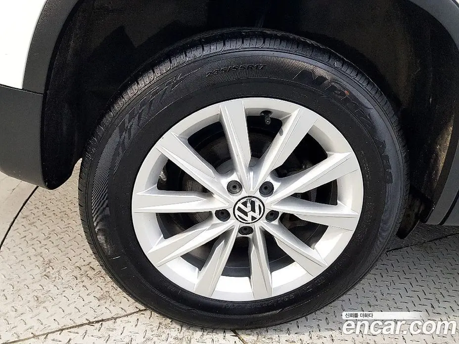 Volkswagen Tiguan 2015 2.0 автомат (гидро), фото 20