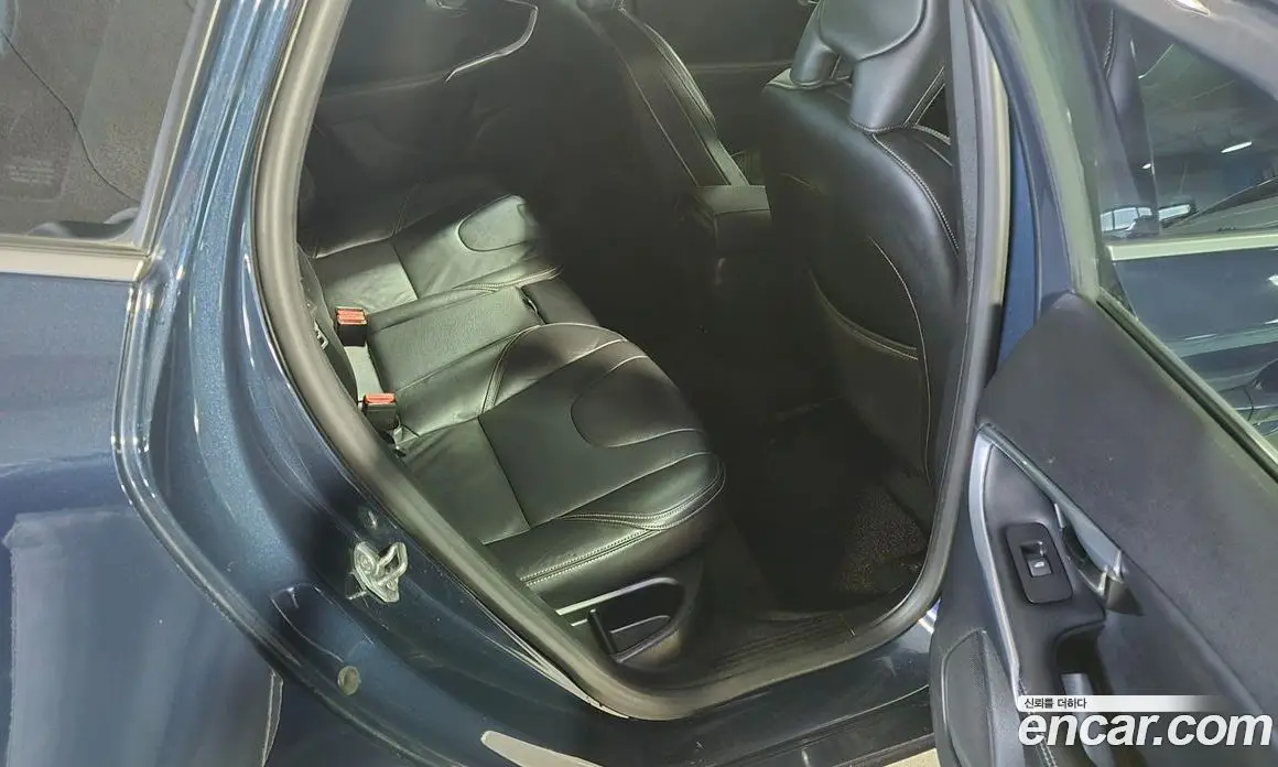 Volvo V40 2015 2.0 автомат (гидро), фото 11 Volvo V40 2015 2.0 автомат (гидро), фото 11