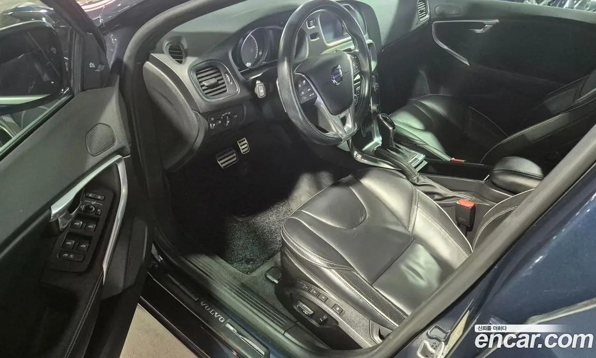 Volvo V40 2015 2.0 автомат (гидро), фото 12 Volvo V40 2015 2.0 автомат (гидро), фото 12