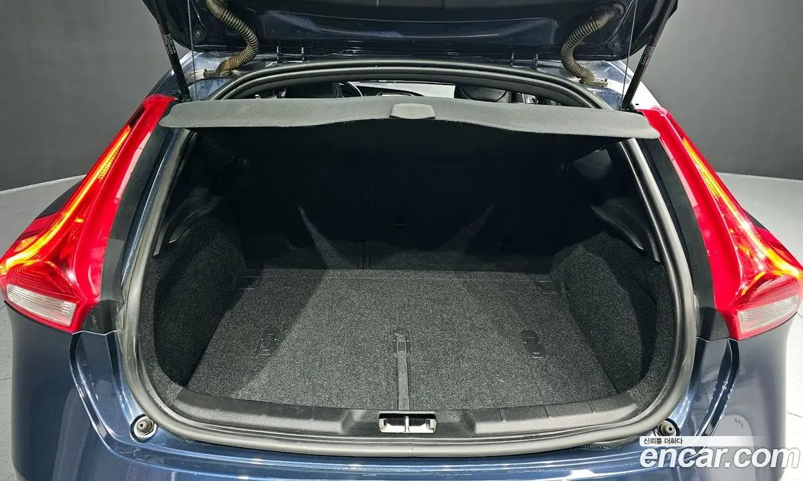 Volvo V40 2015 2.0 автомат (гидро), фото 20 Volvo V40 2015 2.0 автомат (гидро), фото 20
