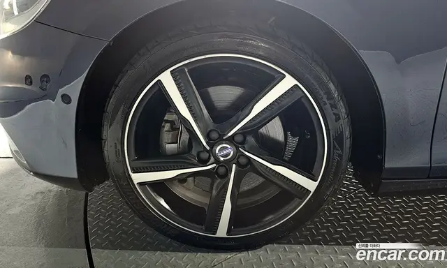 Volvo V40 2015 2.0 автомат (гидро), миниатюра 5 Volvo V40 2015 2.0 автомат (гидро), миниатюра 5