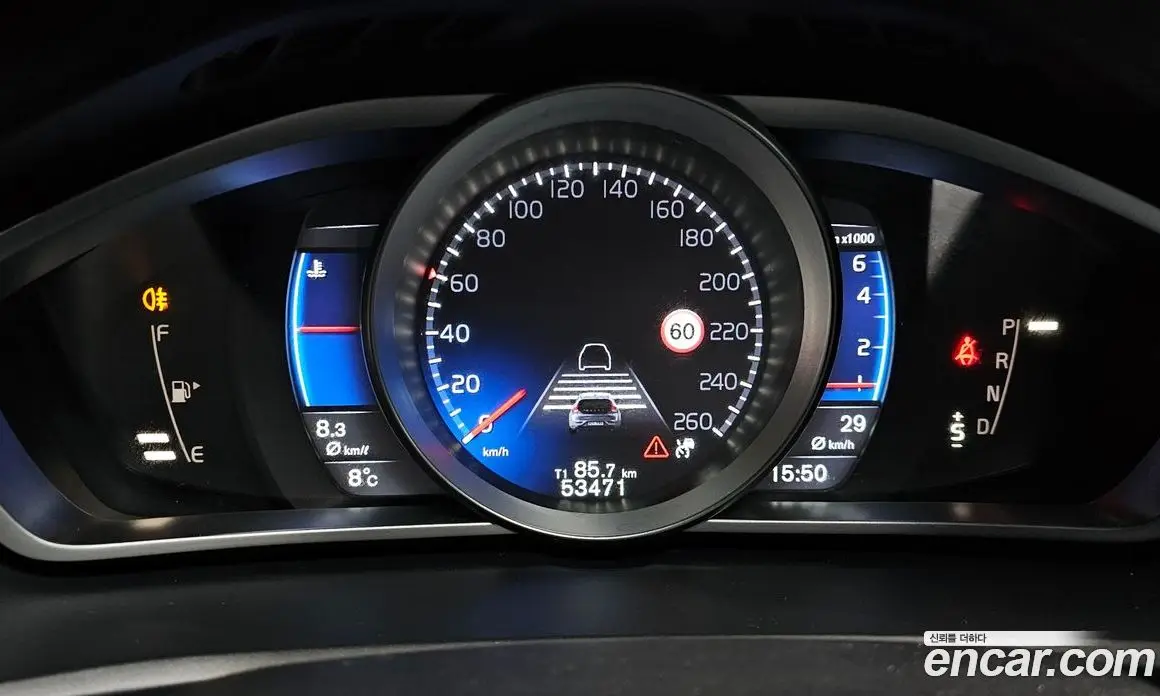 Volvo V40 2015 2.0 автомат (гидро), фото 8 Volvo V40 2015 2.0 автомат (гидро), фото 8