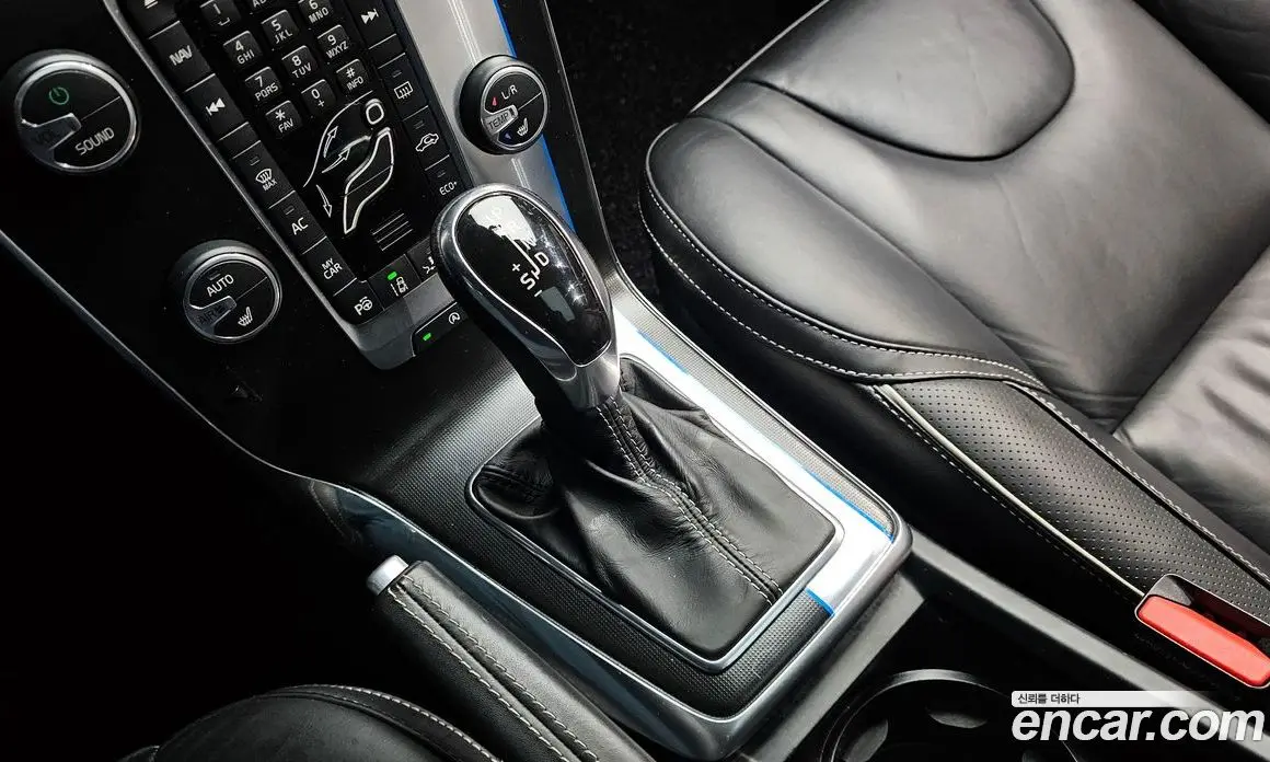 Volvo V40 2015 2.0 автомат (гидро), фото 9 Volvo V40 2015 2.0 автомат (гидро), фото 9