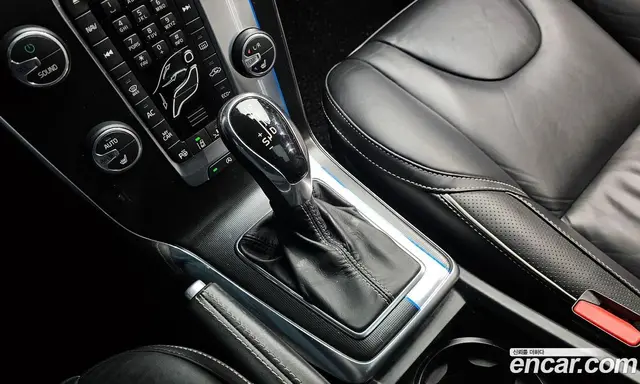 Volvo V40 2015 2.0 автомат (гидро), миниатюра 9 Volvo V40 2015 2.0 автомат (гидро), миниатюра 9