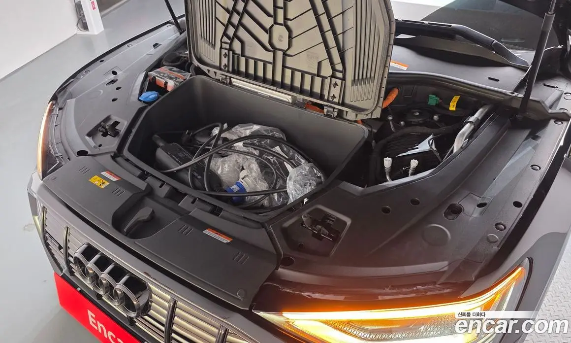 Audi e-tron 2023 0.2 автомат (гидро), фото 5 Audi e-tron 2023 0.2 автомат (гидро), фото 5