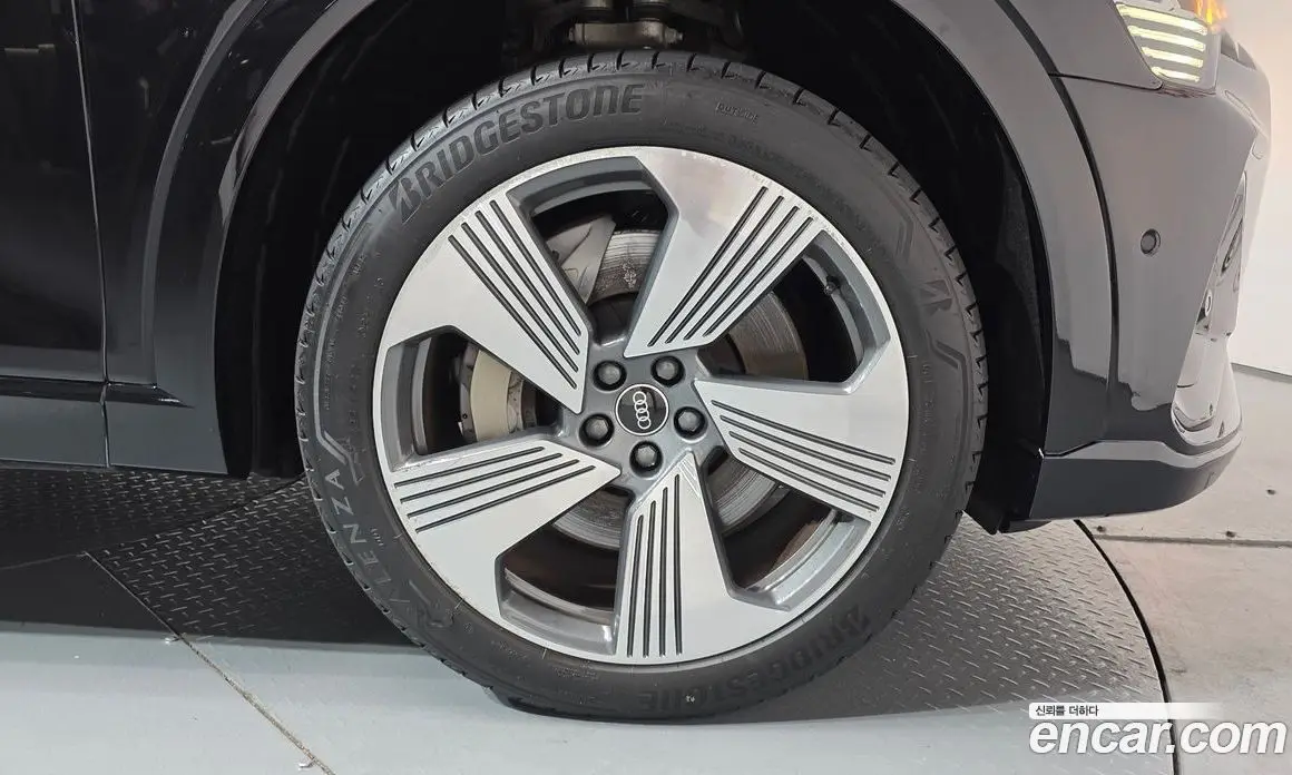 Audi e-tron 2023 0.2 автомат (гидро), фото 6 Audi e-tron 2023 0.2 автомат (гидро), фото 6