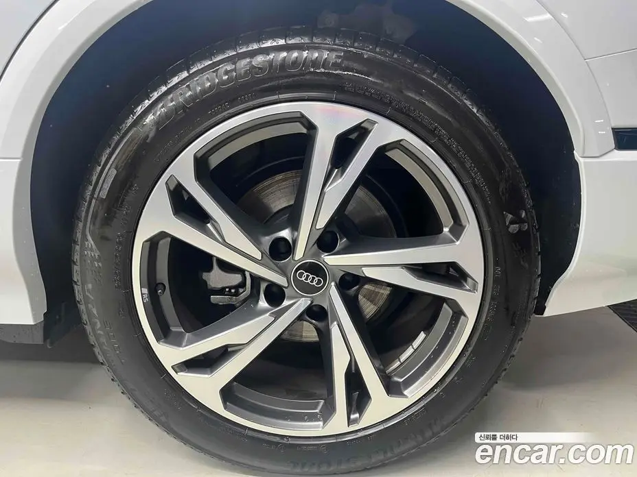 Audi Q6 e-tron 2025 автомат (гидро), фото 5 Audi Q6 e-tron 2025 автомат (гидро), фото 5