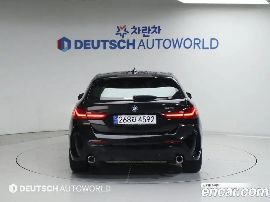 BMW 1 серия 2023 2.0 автомат (гидро), фото 4 BMW 1 серия 2023 2.0 автомат (гидро), фото 4