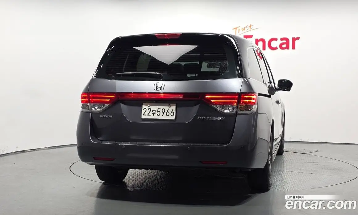 Honda Odyssey 2016 3.5 автомат (гидро), фото 4 Honda Odyssey 2016 3.5 автомат (гидро), фото 4