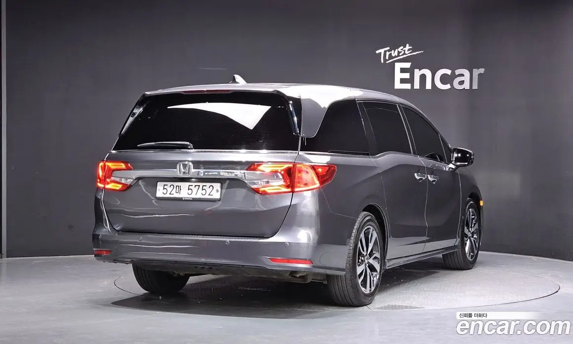 Honda Odyssey 2017 3.5 автомат (гидро), фото 2 Honda Odyssey 2017 3.5 автомат (гидро), фото 2