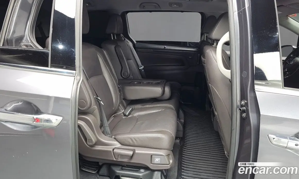 Honda Odyssey 2017 3.5 автомат (гидро), фото 11 Honda Odyssey 2017 3.5 автомат (гидро), фото 11