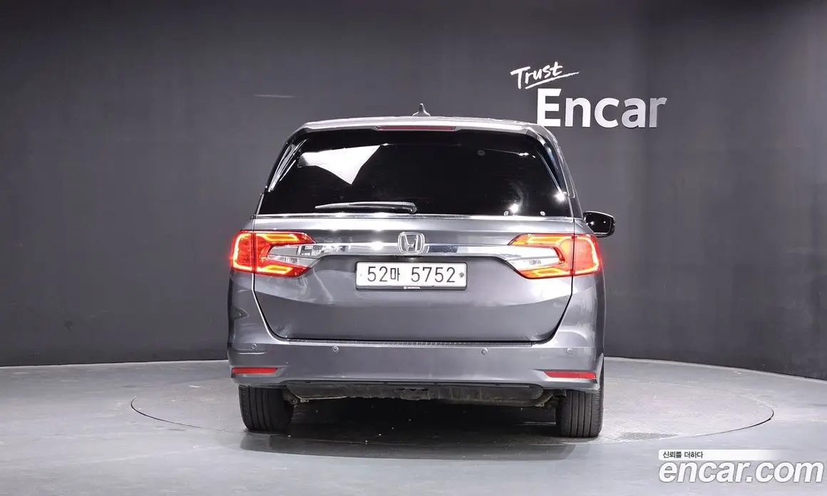 Honda Odyssey 2017 3.5 автомат (гидро), фото 4 Honda Odyssey 2017 3.5 автомат (гидро), фото 4