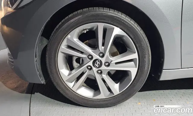 Hyundai Avante 2017 1.6 автомат (гидро), миниатюра 5 Hyundai Avante 2017 1.6 автомат (гидро), миниатюра 5