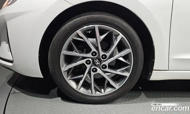 Hyundai Avante 2018 1.6 автомат (гидро), миниатюра 5 Hyundai Avante 2018 1.6 автомат (гидро), миниатюра 5