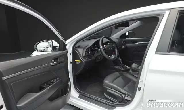 Hyundai Avante 2018 1.6 автомат (гидро), миниатюра 10 Hyundai Avante 2018 1.6 автомат (гидро), миниатюра 10