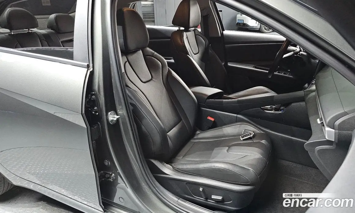Hyundai Avante 2023 1.6 автомат (гидро), фото 15