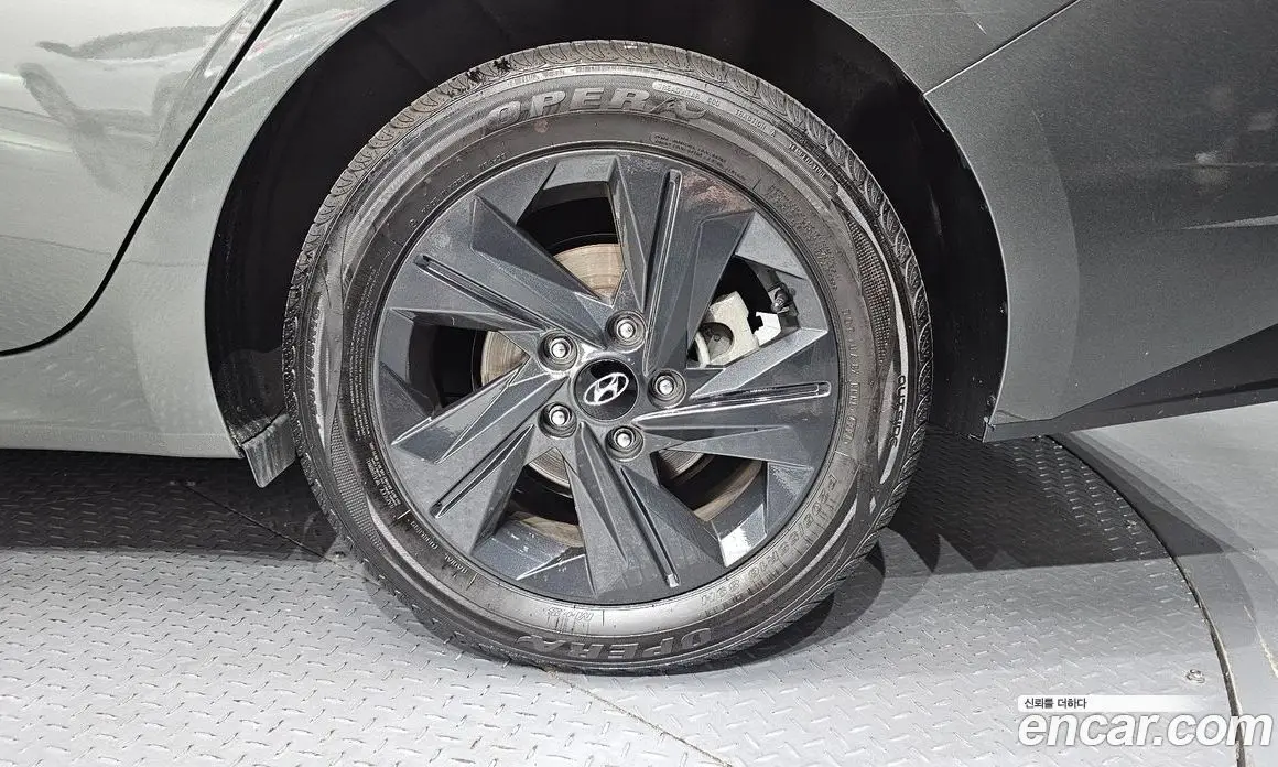 Hyundai Avante 2023 1.6 автомат (гидро), фото 6