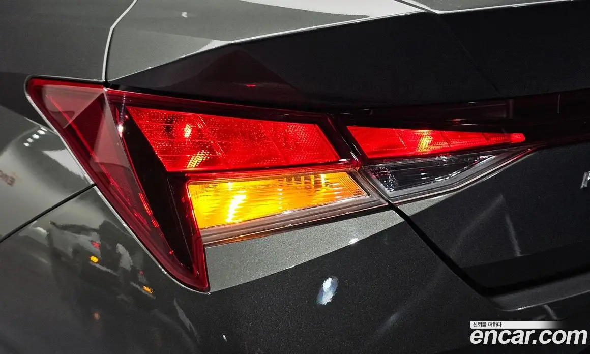 Hyundai Avante 2023 1.6 автомат (гидро), фото 8