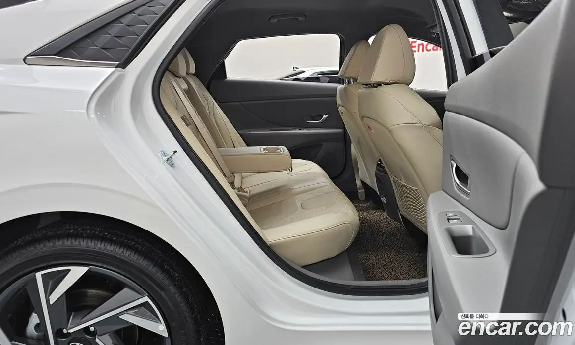 Hyundai Avante 2026 1.6 автомат (гидро), фото 17