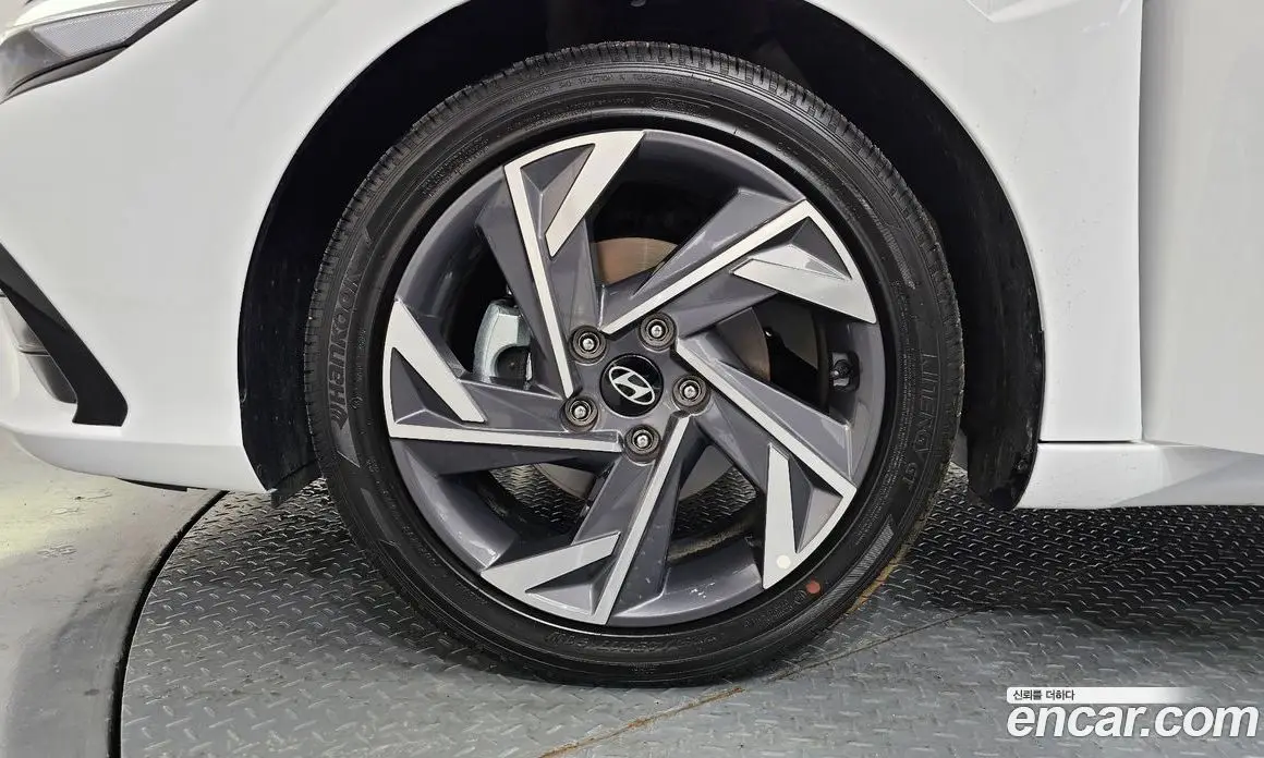 Hyundai Avante 2026 1.6 автомат (гидро), фото 5