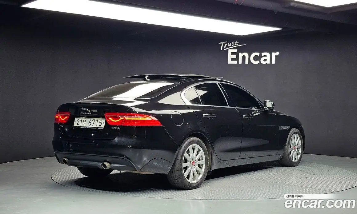 Jaguar XE 2018 2.0 автомат (гидро), фото 2 Jaguar XE 2018 2.0 автомат (гидро), фото 2