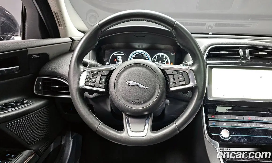 Jaguar XE 2018 2.0 автомат (гидро), фото 13 Jaguar XE 2018 2.0 автомат (гидро), фото 13