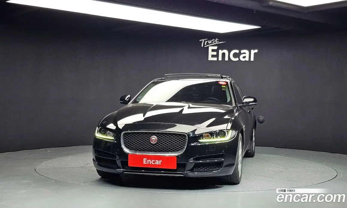 Jaguar XE 2018 2.0 автомат (гидро), фото 3 Jaguar XE 2018 2.0 автомат (гидро), фото 3