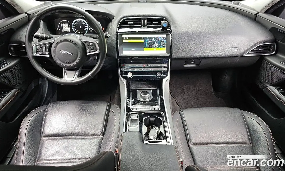 Jaguar XE 2018 2.0 автомат (гидро), фото 7 Jaguar XE 2018 2.0 автомат (гидро), фото 7