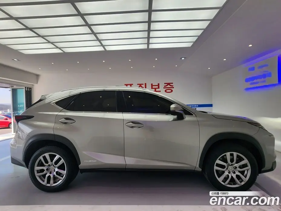 Lexus NX 2016 2.5 автомат (гидро), фото 11 Lexus NX 2016 2.5 автомат (гидро), фото 11