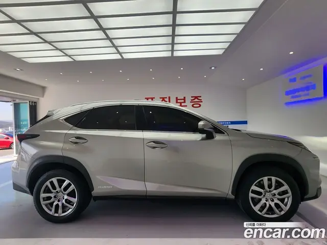 Lexus NX 2016 2.5 автомат (гидро), миниатюра 11 Lexus NX 2016 2.5 автомат (гидро), миниатюра 11