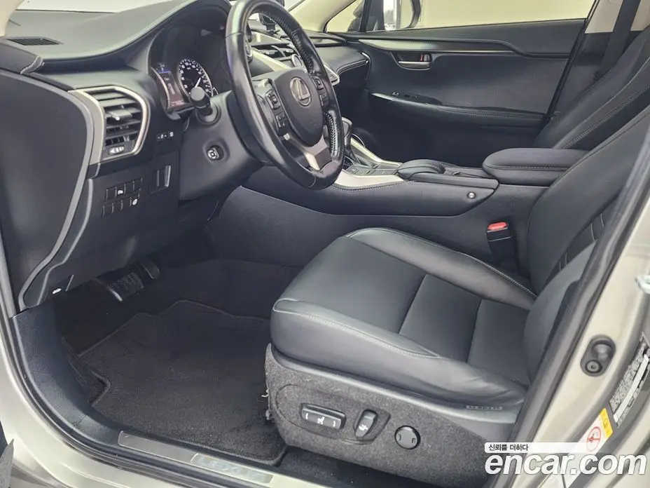 Lexus NX 2016 2.5 автомат (гидро), фото 17 Lexus NX 2016 2.5 автомат (гидро), фото 17