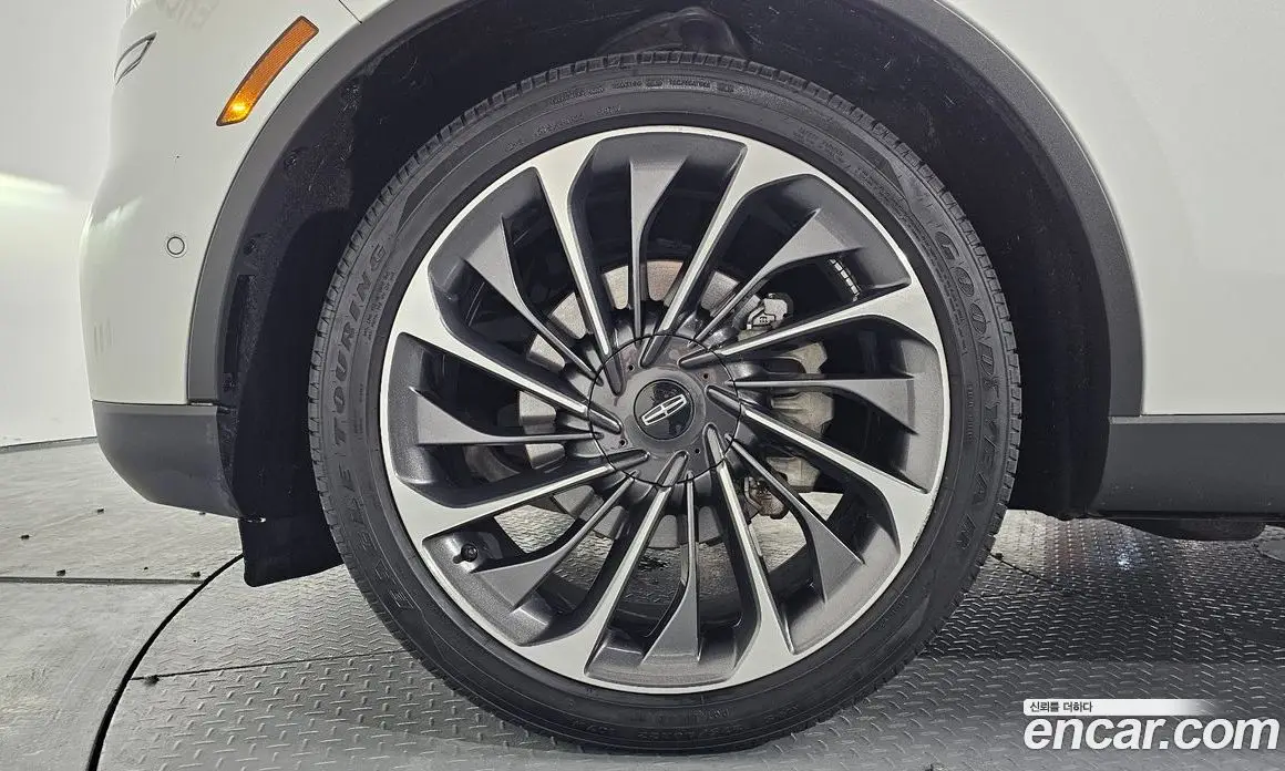 Lincoln Aviator 2023 3.0 автомат (гидро), фото 4 Lincoln Aviator 2023 3.0 автомат (гидро), фото 4