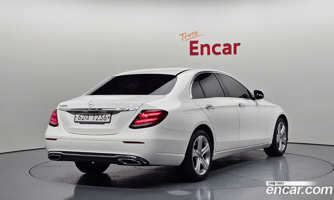 Mercedes-Benz E-Class 2018 1.9 автомат (гидро), фото 1 Mercedes-Benz E-Class 2018 1.9 автомат (гидро), фото 1