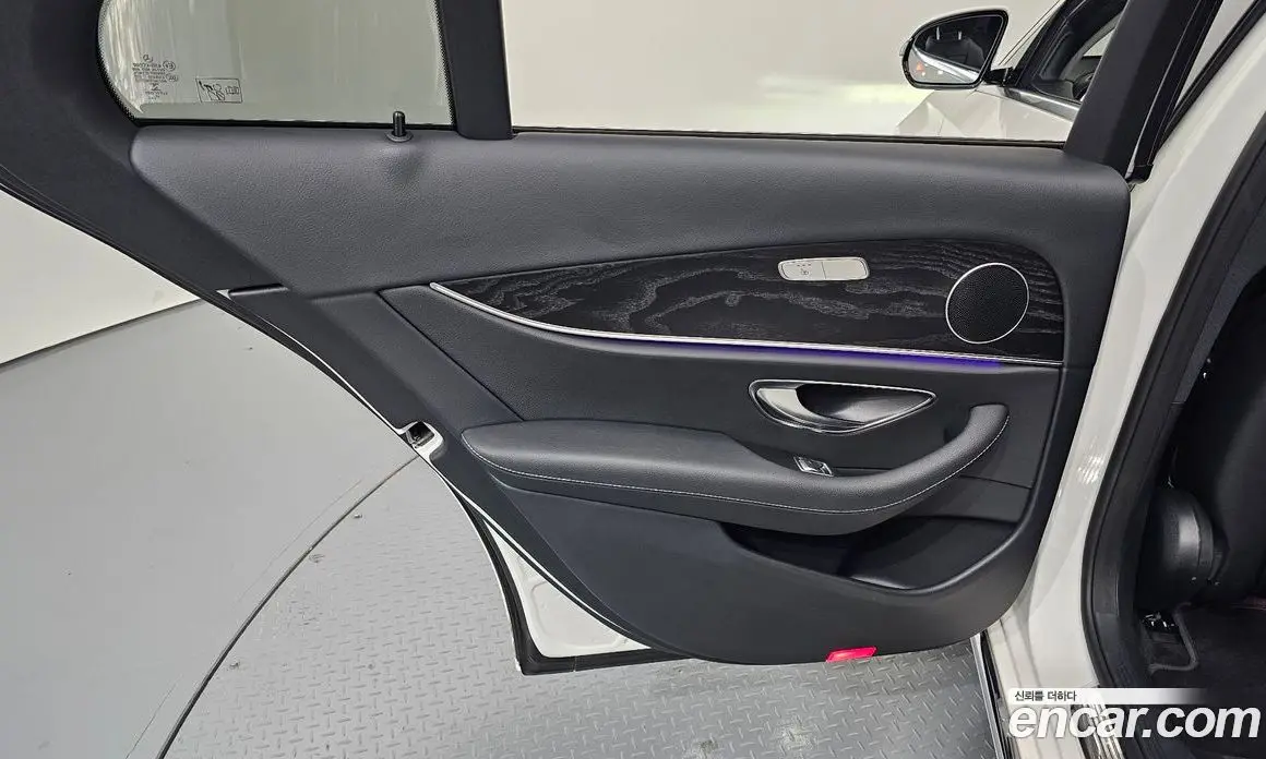Mercedes-Benz E-Class 2018 1.9 автомат (гидро), фото 14 Mercedes-Benz E-Class 2018 1.9 автомат (гидро), фото 14
