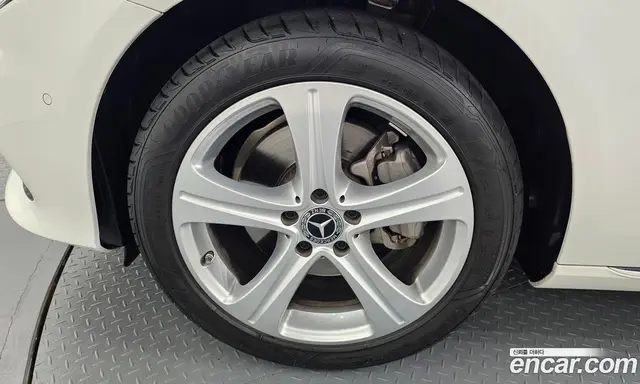 Mercedes-Benz E-Class 2018 1.9 автомат (гидро), миниатюра 4 Mercedes-Benz E-Class 2018 1.9 автомат (гидро), миниатюра 4