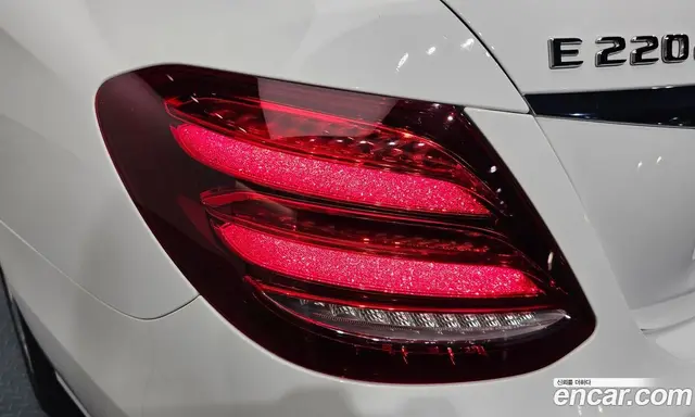Mercedes-Benz E-Class 2018 1.9 автомат (гидро), миниатюра 8 Mercedes-Benz E-Class 2018 1.9 автомат (гидро), миниатюра 8