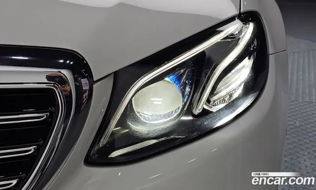 Mercedes-Benz E-Class 2018 2.0 автомат (гидро), миниатюра 8 Mercedes-Benz E-Class 2018 2.0 автомат (гидро), миниатюра 8