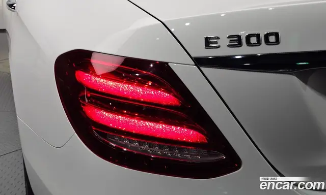 Mercedes-Benz E-Class 2018 2.0 автомат (гидро), миниатюра 9 Mercedes-Benz E-Class 2018 2.0 автомат (гидро), миниатюра 9