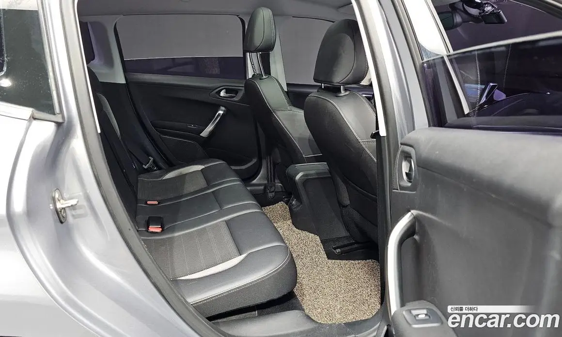 Peugeot 2008 2016 1.6 автомат (гидро), фото 12 Peugeot 2008 2016 1.6 автомат (гидро), фото 12
