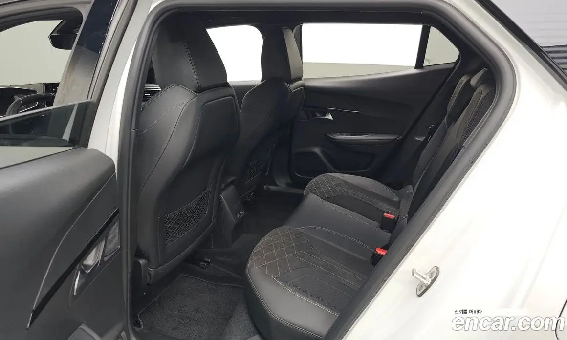 Peugeot 2008 2023 0.1 автомат (гидро), фото 15 Peugeot 2008 2023 0.1 автомат (гидро), фото 15